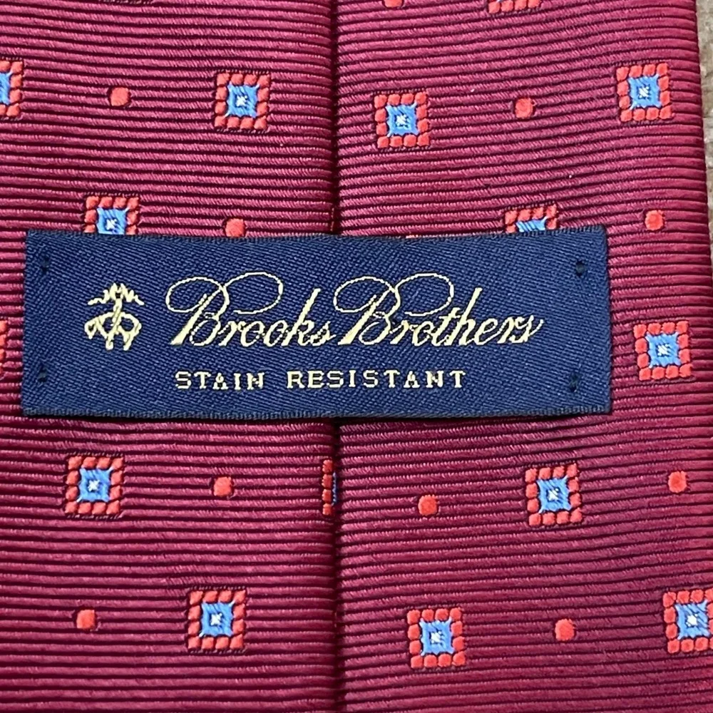 Brooks Brothers Silk Tie Mens Burgundy Red Blue Geometric Preppy Stain Resistant